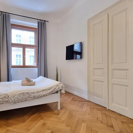 Finnem Rentals Florenc Prague Exterior photo